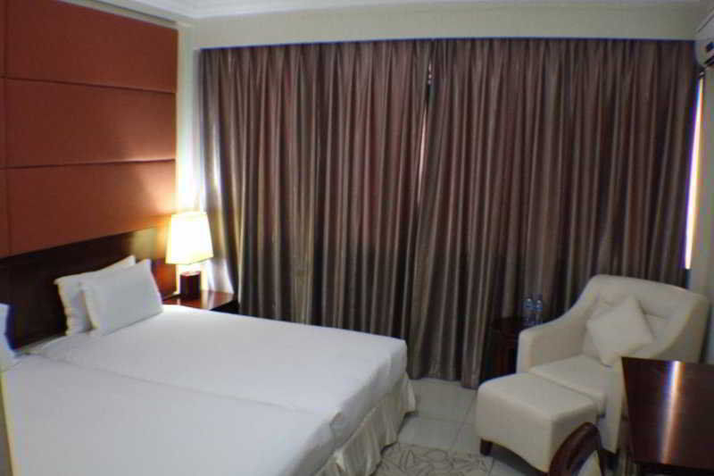 Royal Nick Hotel Lashibi Exteriör bild