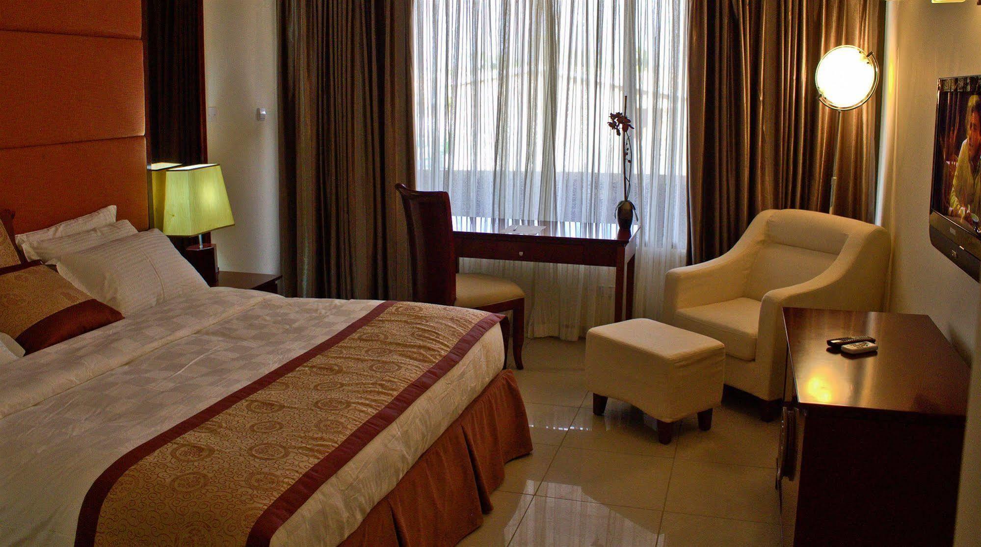 Royal Nick Hotel Accra Exteriör bild